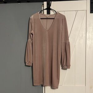 Madewell Long Sleeve V-Neck Dress in Soft Pink